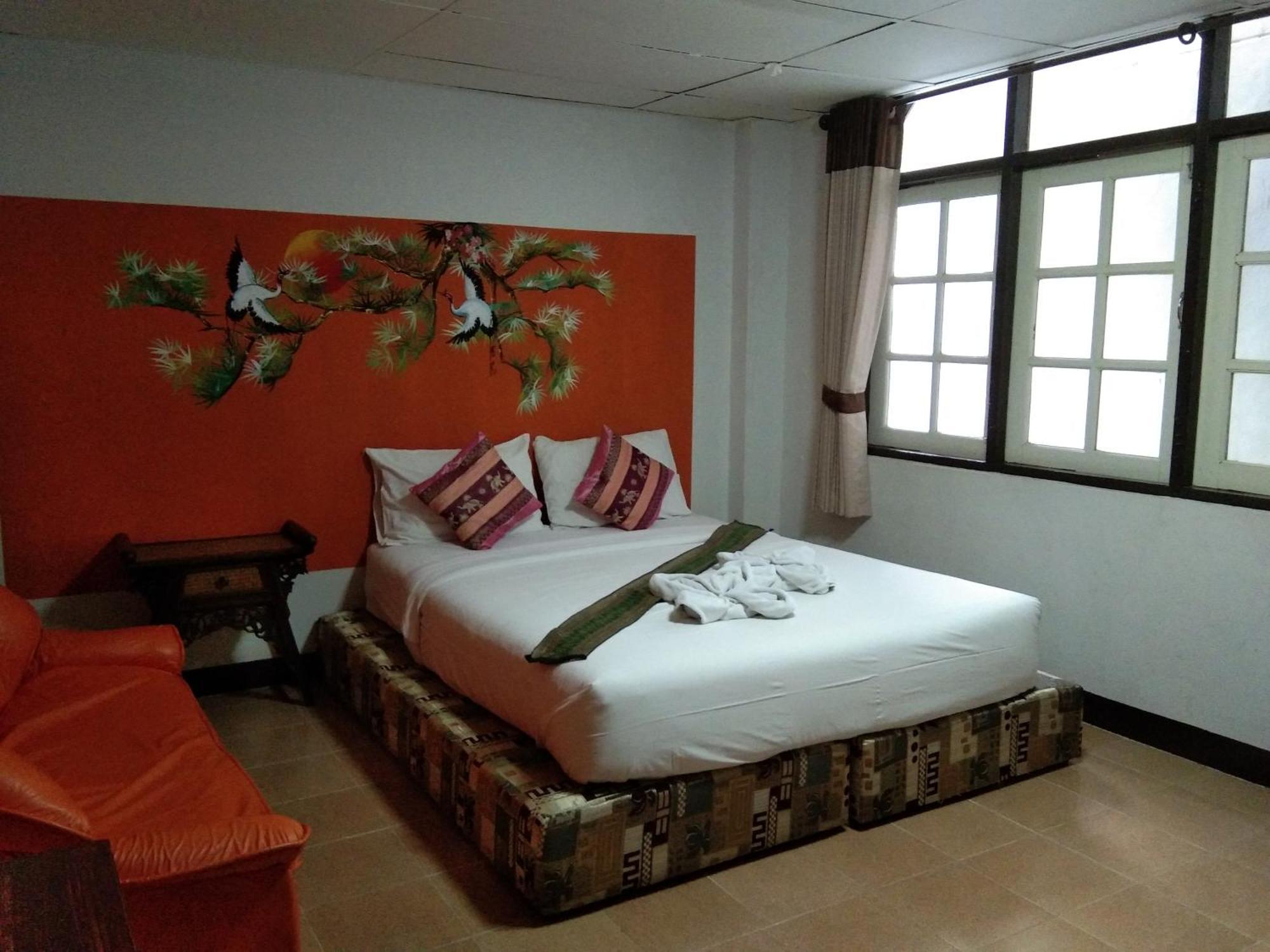 Born Guest House Чиангмай Экстерьер фото